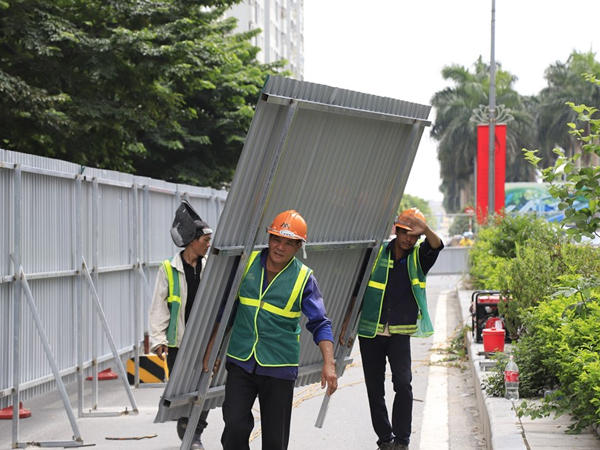 Rào chắn nhiều tuyến đường Hà Nội để xây 'Thánh đường tốc độ' F1