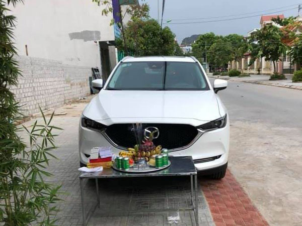 Chuyên gia nói gì về việc cúng xe ngày mùng 1 tháng 'cô hồn'
