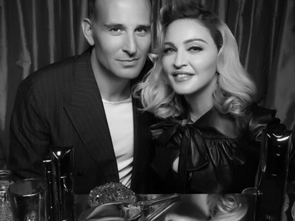 Bác sĩ của 'nữ hoàng nhạc Pop' Madonna hé lộ 6 thói quen khiến làn da lão hóa thần tốc, điều số 1 cực nhiều người mắc phải