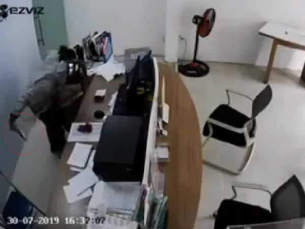 Lời khai của tên cướp kề dao vào cổ nhân viên cửa hàng điện thoại cướp tài sản