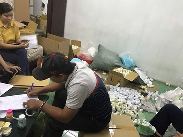Khởi tố lãnh đạo công ty dược cầm đầu đường dây làm thuốc giả cực lớn ở Sài Gòn