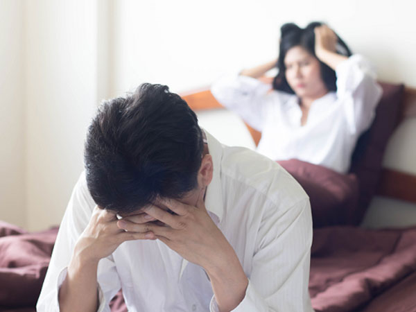 Dưới ánh đèn nhập nhoạng, tôi hoảng loạn nhận ra người nằm bên cạnh không phải bạn trai mình nhưng thái độ của anh và chuyện phía sau mới thật kinh khủng (P2)