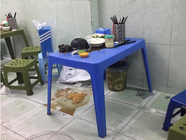 Hà Nội: Chủ quán mỳ gà tần lên tiếng sau khi cô gái trẻ bức xúc vì bị quạt rơi trúng đầu