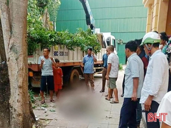 Rơi từ thùng xe cẩu ở độ cao 7m, người đàn ông tử vong tại chỗ