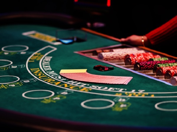 Tại sao casino vẫn thắng lớn dù người chơi có trúng đậm?