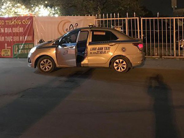 Tài xế taxi tá hỏa khi khách rút súng ‘xin’ tiền