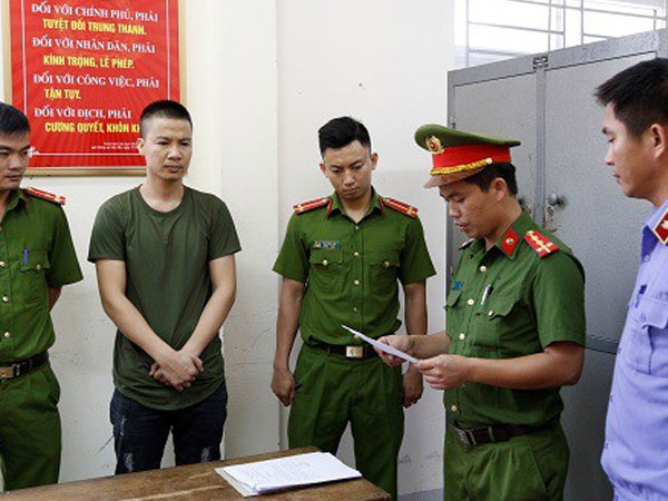 Bắt quả tang 1 phóng viên tống tiền 90 triệu đồng