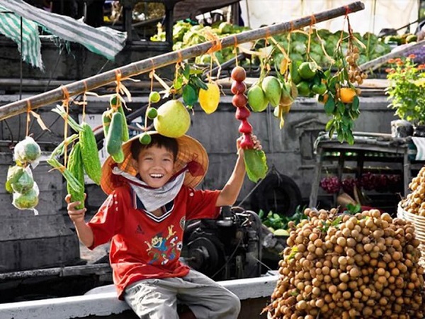 Cây sào treo đồ tại chợ nổi có ý nghĩa gì?