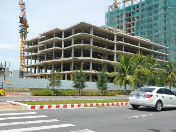Hàng chục khách hàng từ Hà Nội, Sài Gòn tập trung đòi nhà tại dự án cũ của Vũ 'nhôm' ở Đà Nẵng