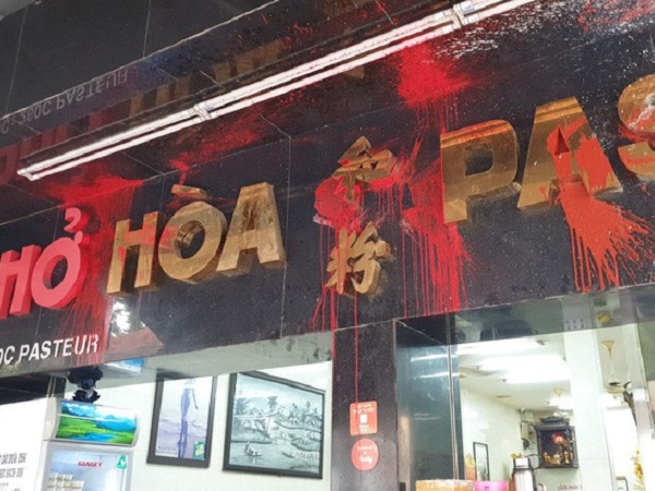 Phở Hòa Pasteur trả lại bình yên sau khi bắt nhóm tạt sơn đỏ, nhiều thực khách bảo đã có thể an tâm tới thưởng thức món phở nổi danh suốt 50 năm