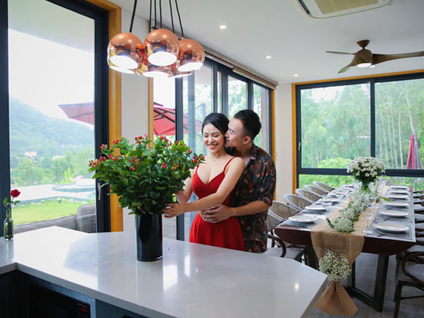 Hoàng Anh Vũ (Về nhà đi con) lần đầu công khai ảnh tình tứ bên bạn gái nóng bỏng sau hơn 1 năm hẹn hò