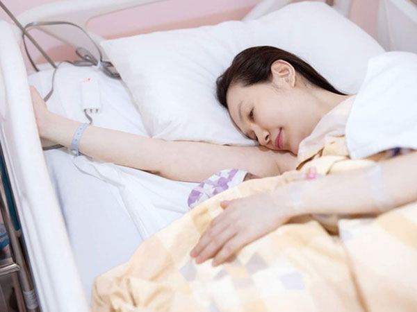 Tuấn Hưng lần đầu khoe hình ảnh quý tử mới sinh, mượn lời hát nhắn nhủ bà xã cực ngôn tình