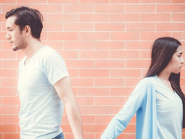 Tôi tin tưởng tuyệt đối vào sự đảm đang chu đáo của vợ nên tháng nào cũng đưa hết lương cho cô ấy, để rồi khi tôi bị tai nạn giao thông thì mọi chuyện mới vỡ lở