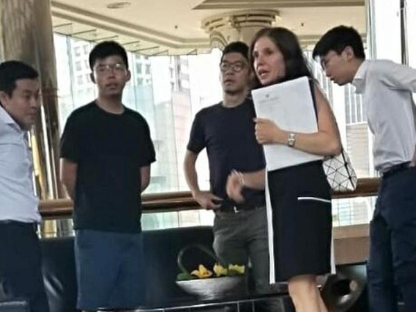 Trung Quốc triệu tập khẩn quan chức Mỹ nghi lộ ảnh 'mật đàm' với nhóm thủ lĩnh đối lập Hồng Kông
