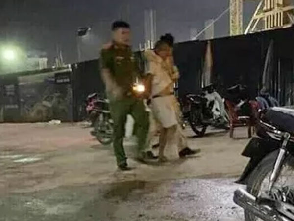 Bị xử phạt, bất ngờ đâm Trung úy CSGT từ phía sau