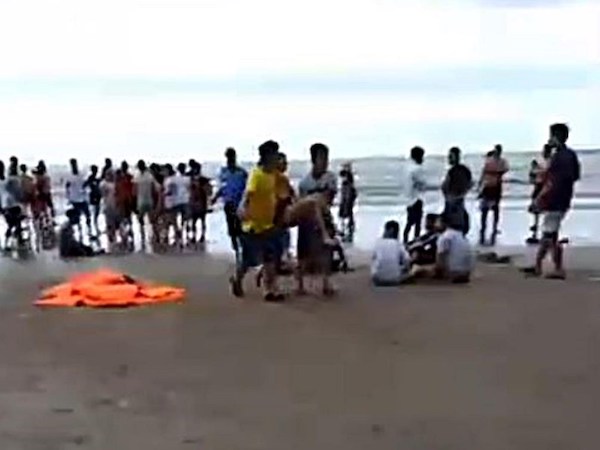 9 người bị sóng biển cuốn trôi, 4 người tử vong