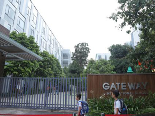 Bé trai tử vong trên xe Gateway: 'Có ai thay áo cháu?'