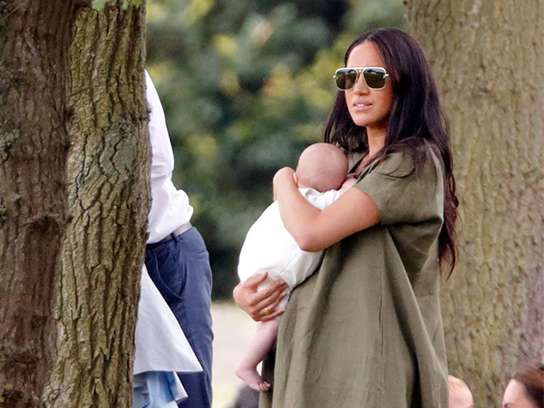 Mải mê theo đuổi thời trang, viết sách để đánh bóng tên tuổi, Meghan Markle bị chỉ trích vì quên đi nhiệm vụ quan trọng nhất