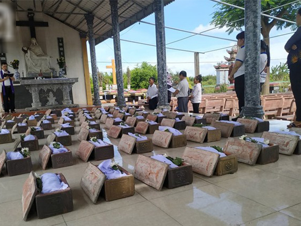 Chàng sinh viên kể chuyện đi nhặt gần 10 ngàn xác thai nhi: 'Ám ảnh nhất là người mẹ gục khóc trước mộ để xin lỗi con'