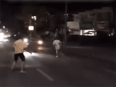 Video: Lao đầu vào chiếc xe máy phóng nhanh, người đàn ông bị dân mạng 'ném đá' vì quá liều