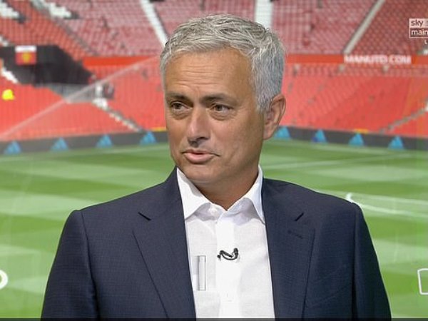 Luke Shaw lại bị Mourinho 'móc mỉa'