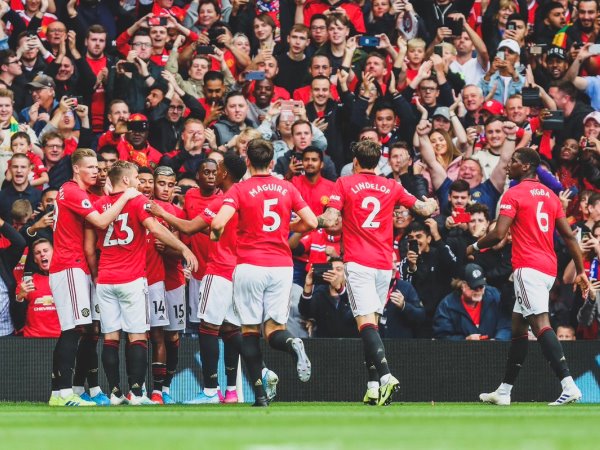 MU 4-0 Chelsea: Quỷ đỏ không chỉ hay mà còn may