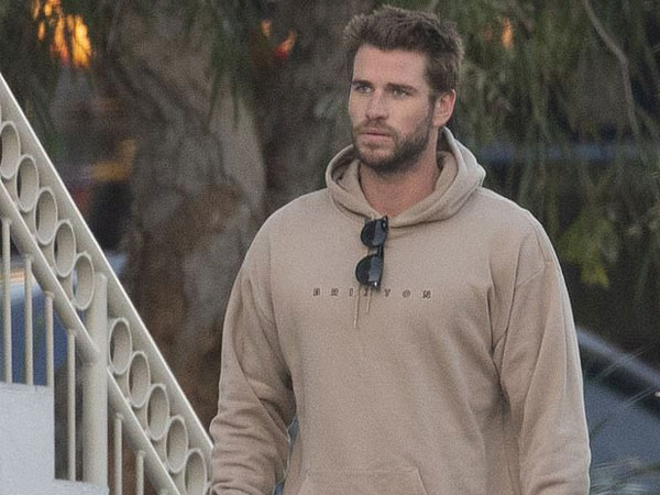 Liam Hemsworth cuối cùng cũng xuất đầu lộ diện hậu chia tay, câu trả lời phỏng vấn báo chí gây chú ý lớn