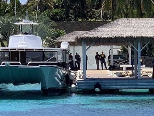 FBI đột kích ‘đảo ấu dâm’ của tỷ phủ Mỹ, tịch thu máy tính cá nhân