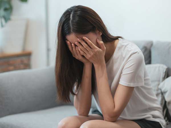 Đi làm về, tôi thấy mẹ chồng đang khóc lóc, bà gào lên đuổi tôi đi khỏi nhà vì lý do mà ai nghe cũng phải ngã ngửa