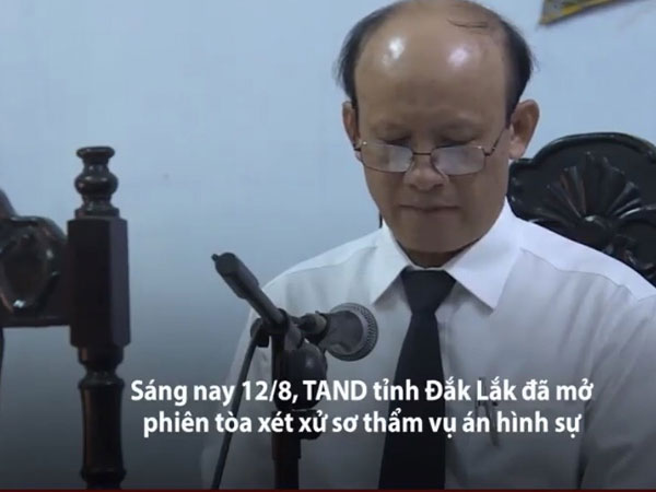Nguyên chánh án huyện bị tố mua dâm ngồi ghế chủ tọa xử án hiếp dâm