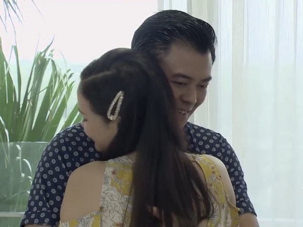 Về nhà đi con ngoại truyện: Quốc gây sốc khi vẫn ôm ấp, tíu tít với vợ cũ xinh đẹp vừa đi nước ngoài về