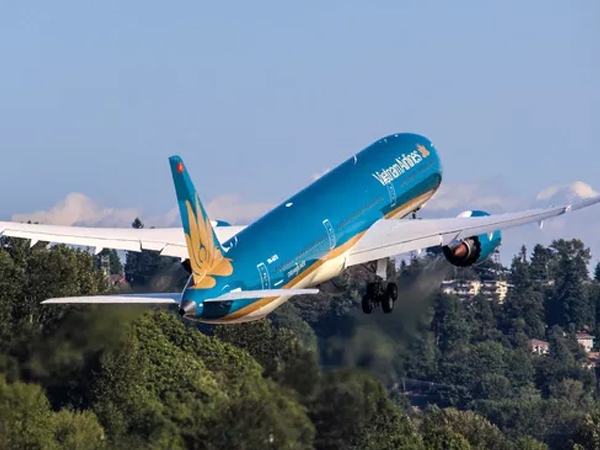 Cận cảnh 'siêu máy bay' Boeing 787-10 lớn nhất Việt Nam đáp xuống Nội Bài