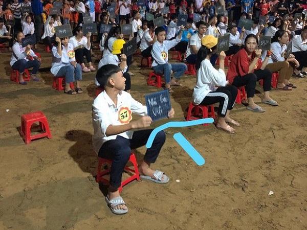 Không muốn nhưng lại bị bắt thi 'Rung chuông vàng', nam sinh trả lời một câu để bị loại khiến ai nhìn vào cũng phì cười