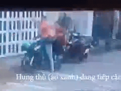 Video: Kinh hoàng giây phút người phụ nữ bị đâm nhiều nhát vào cổ ở Bình Dương