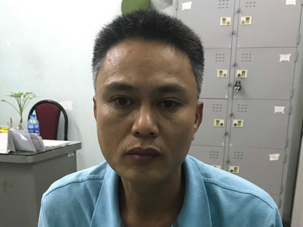 Chân dung kẻ dùng dao đâm liên tiếp vào cổ một phụ nữ giữa đường