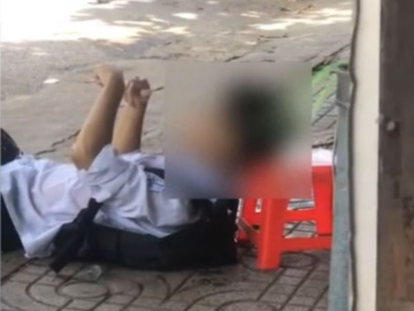 Clip: Nam sinh nôn mửa, nằm ngửa giữa đường co giật bất thường khiến nhiều người chú ý