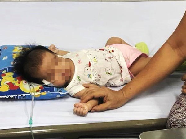 TP.HCM: Bé gái 40 ngày tuổi ngưng tim, ngưng thở nguy kịch vì sặc sữa khi đang bú mẹ