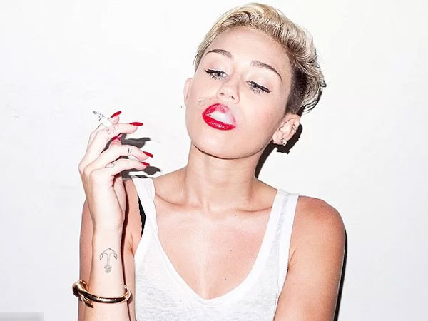 Miley Cyrus lần đầu viết tâm thư về vụ ly hôn: Thừa nhận đồi truỵ, nghiện ngập nhưng không "cắm sừng" Liam