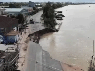 Flycam: Rùng mình với cảnh Quốc lộ 91 ở An Giang bị 'nuốt chửng'