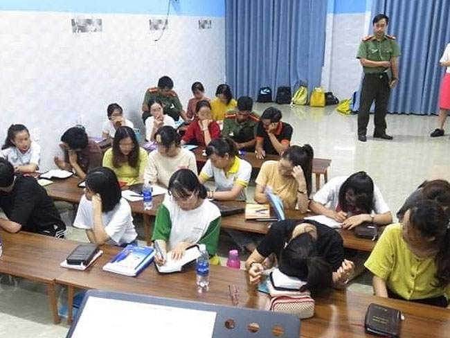 Bắt quả tang trung tâm ngoại ngữ truyền đạo trái phép