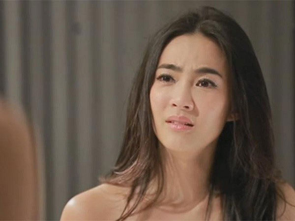 Tỉnh dậy trong phòng đồng nghiệp nam kém tuổi, gái ế hoảng hốt khi bị bắt vạ bằng video 'cảnh giường chiếu' nóng bỏng tay