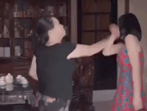Hãi hùng xem cảnh mẹ chồng cho con dâu 'ăn' chổi vào đầu trong 'Hoa Hồng Trên Ngực Trái'