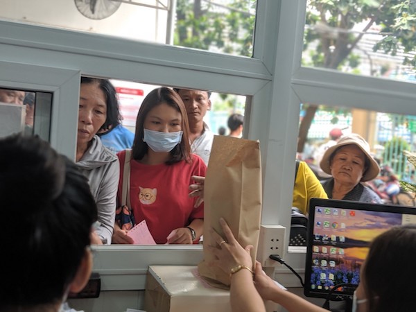 Các bệnh viện nói không với rác thải nhựa