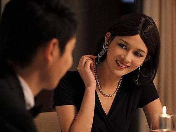 Điếng người phát hiện sự thật về vợ sau khi ngã vào vòng tay osin trẻ bốc lửa