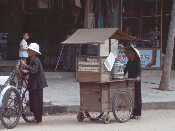 Hình độc về ẩm thực vỉa hè Sài Gòn năm 1966 - 1967