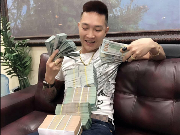 Quá khứ 'bất hảo' đầy tai tiếng của giang hồ mạng xã hội Huấn Hoa Hồng