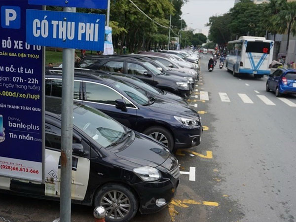 Tăng phí đậu xe ôtô từ 4-8 lần, vì sao càng thu càng lỗ?