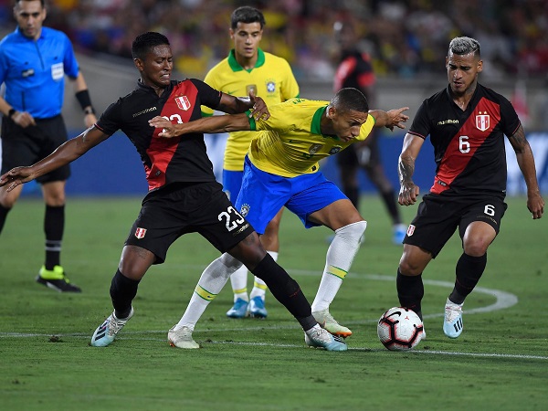 Thua sốc Peru, ĐT Brazil đứt mạch 17 trận bất bại