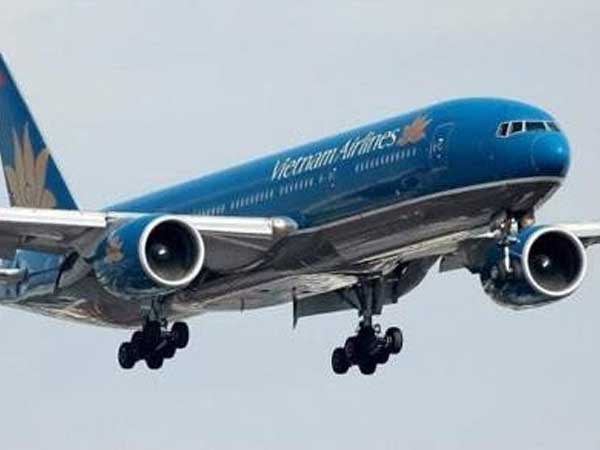 Phát hiện xác chim trên mũi bị móp của máy bay Vietnam Airlines