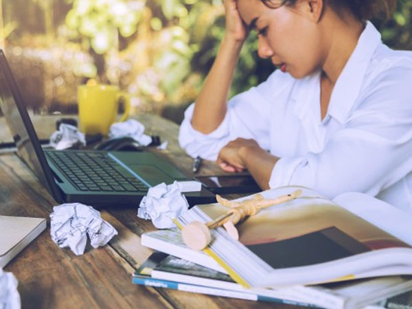 Tôi vô tình làm nước mắm bắn vào người mẹ chồng để rồi hậu quả nhận được thật kinh khủng